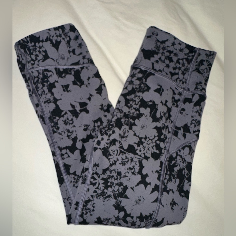 Lululemon In Movement Crop 19" Inseam Efflorescent Nebula Black Size 4